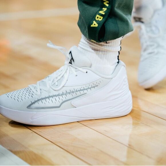 PUMA Womens Stewie 1 Team Basketball Sneakers Shoes - White - Picture 2 of 10